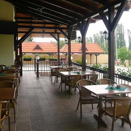 Penzion Kastiel Nagykürtös Kültér fotó